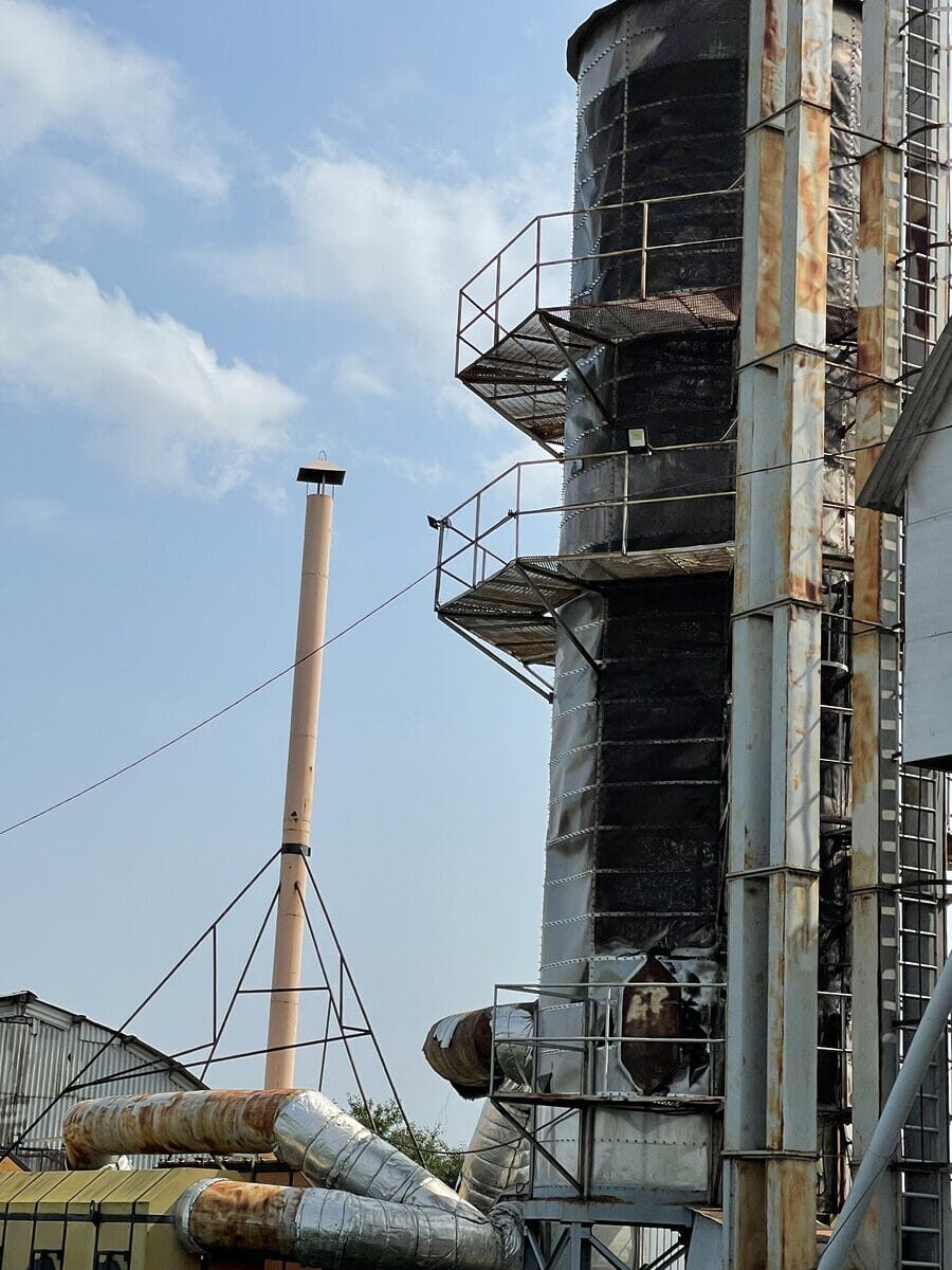 Сгоревшая зерносушилка в Бурыни